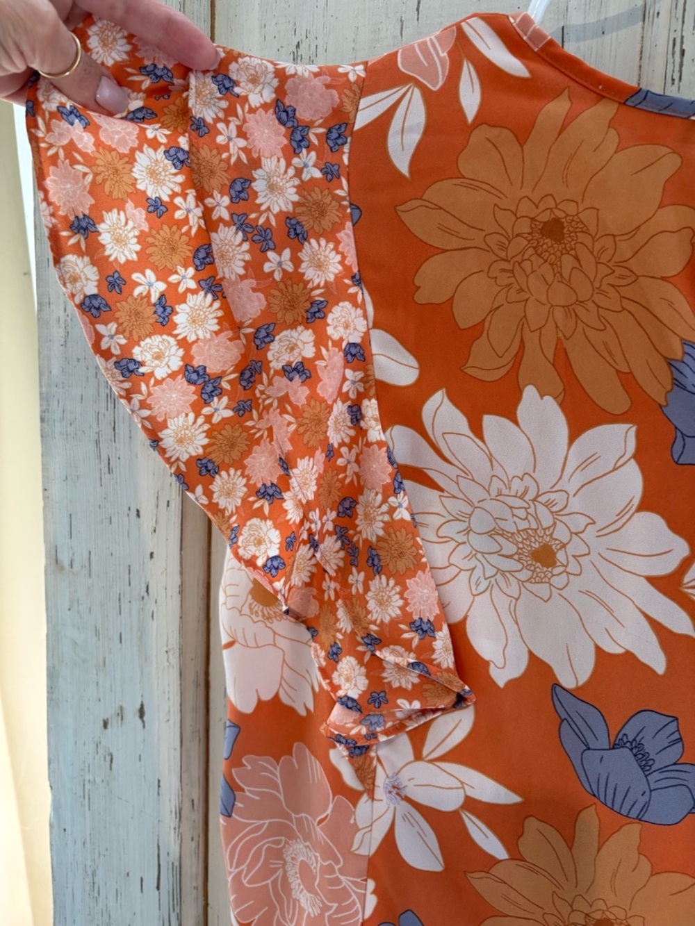 DR2 Floral Ruffle Sleeve Blouse - Picture 5 of 7